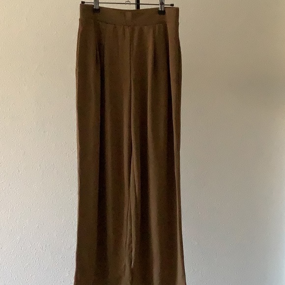 Uniqlo Pants - Women high waisted wide leg pants by Uniqlo. Medium weight material.